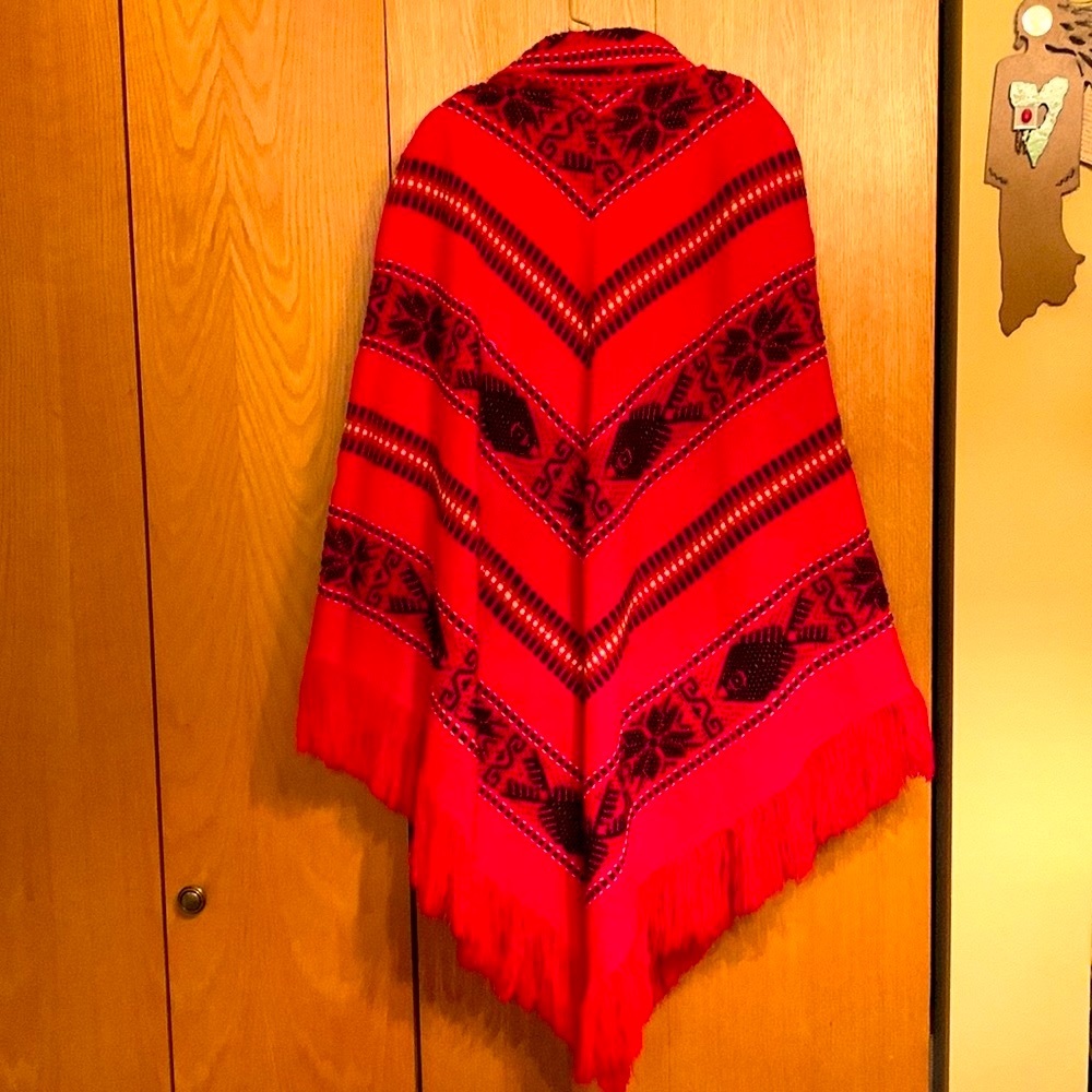 Vintage Tejidos Otavalo Ecuador fringe poncho red black print orlon acrylic EUC